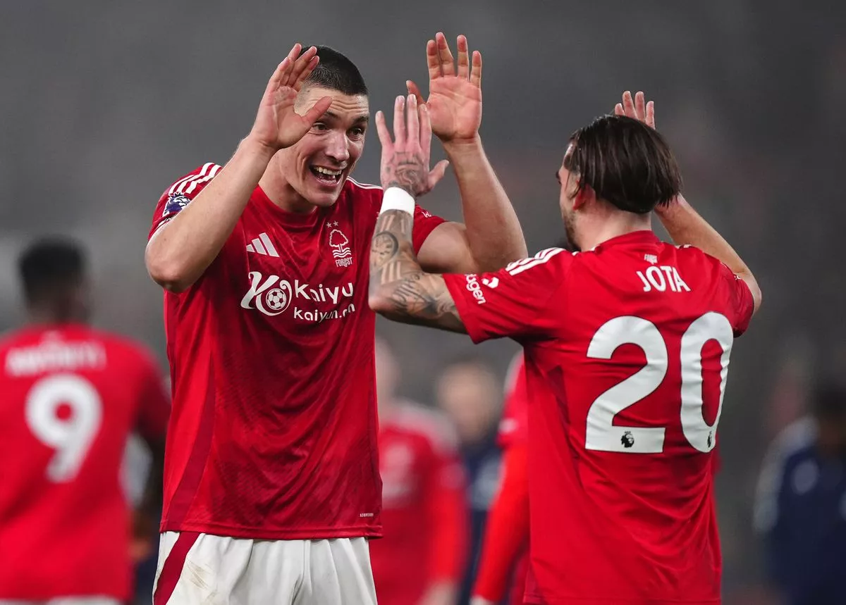 Manchester City: Khối đá vững chắc đang lung lay